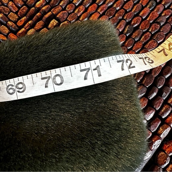 A New Day Faux Fur Forrest Green Scarf Stole Cozy - Picture 8 of 8